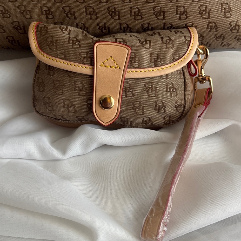 Dooney & Bourke Brown Satchel with Pouch, Key Chain and DustBag - Picture 12 of 16